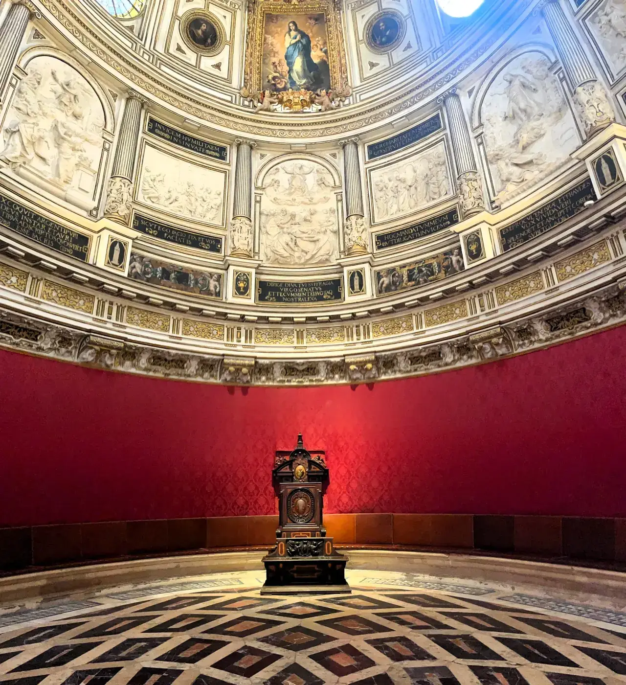 Discover the Stunning Chapterhouse of the Cathedral of Seville