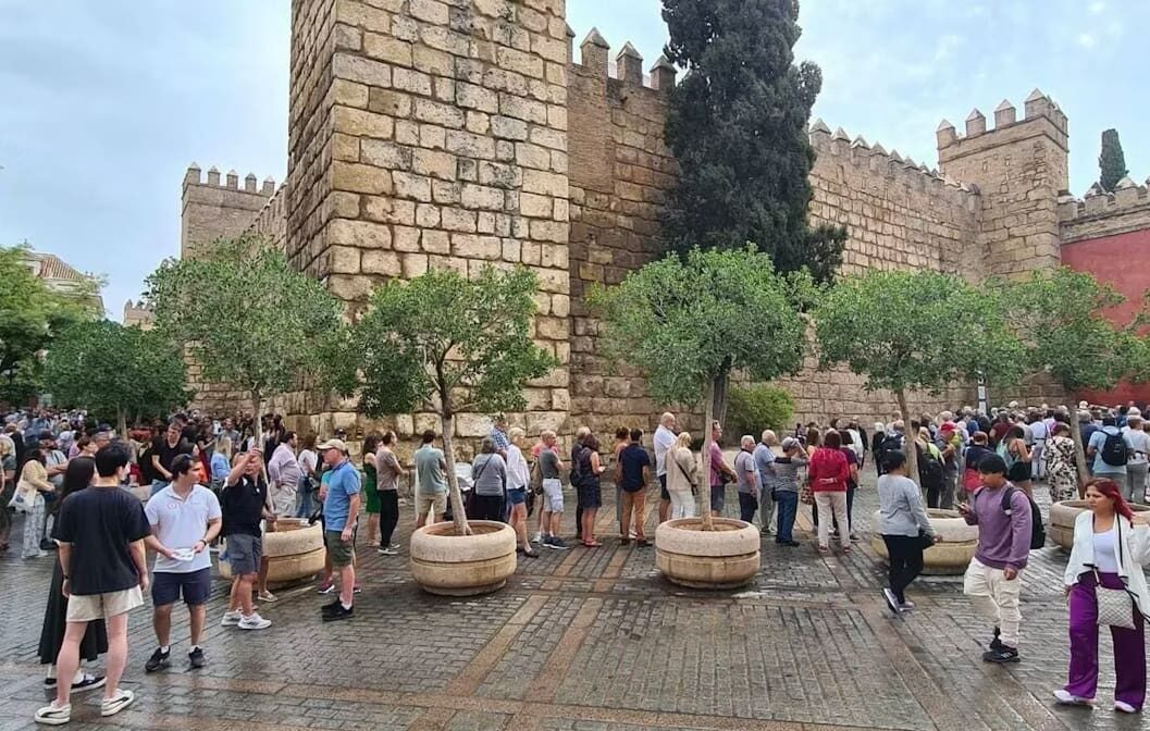 Seville Private Guide: Why Private Tours Beat Mass Tourism — photo 1