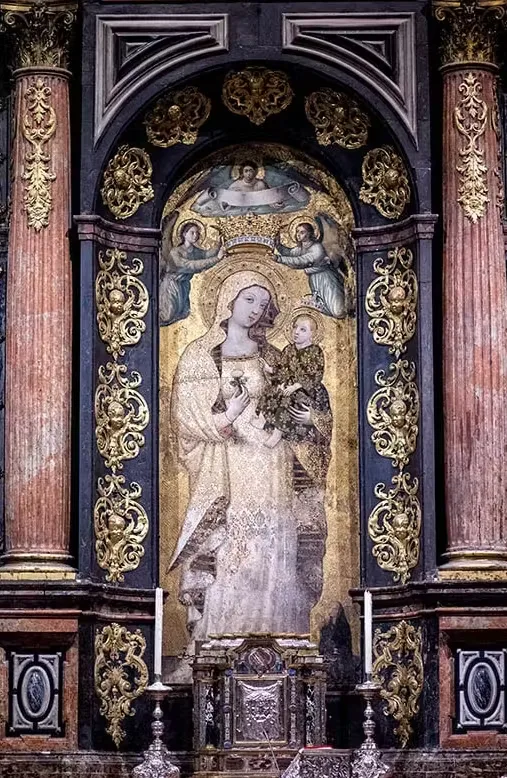 The Virgin of La Antigua in Seville Cathedral: A Treasure of Faith and Art — photo 1