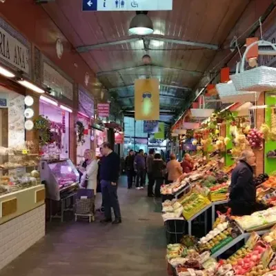Santa Cruz and Triana neighborhoods